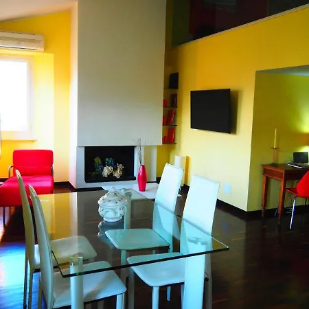 Trompe L'oeil Apartment *